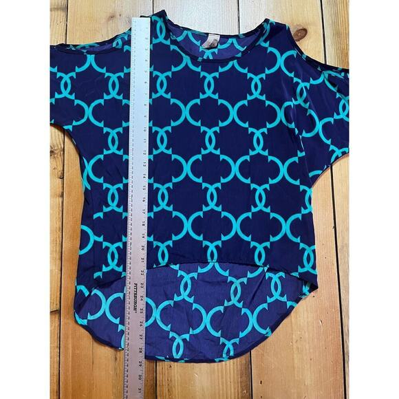 Francesca's bird cage label womens blouse. Open shoulders. Navy/teal geometric S - Picture 5 of 6